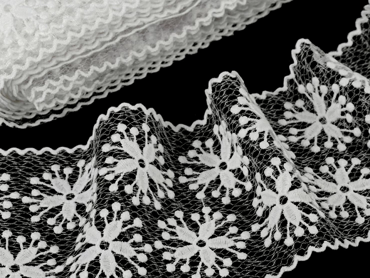 550040 Koronka wyszywana szerokość 11 cm - Off White - 1m
