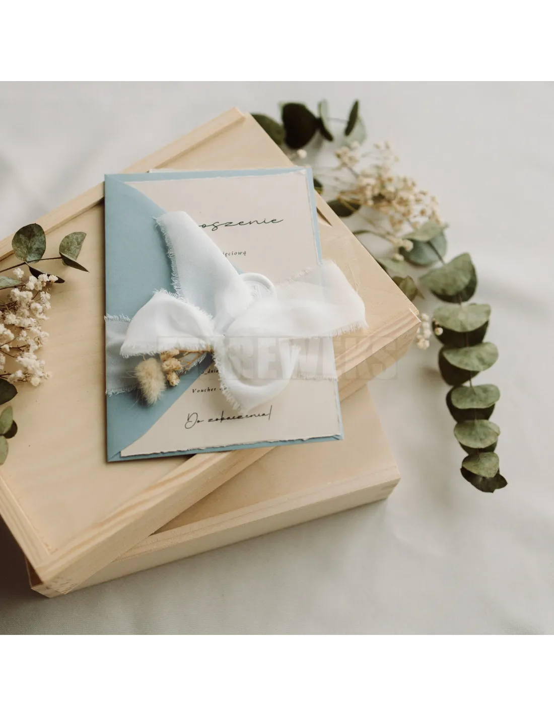 PZ300 Wooden zipped container for photos, cards