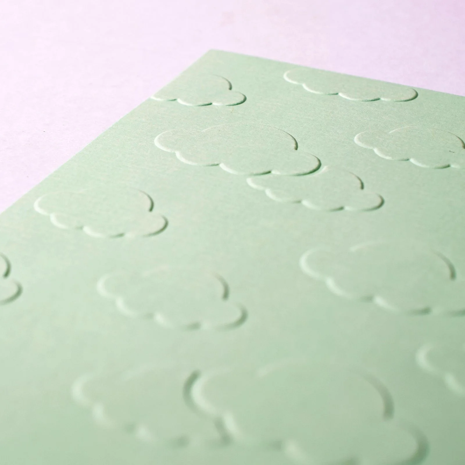 100605-020 Vaessen Creative • Embossing Folder 10,7x14,6cm-Clouds