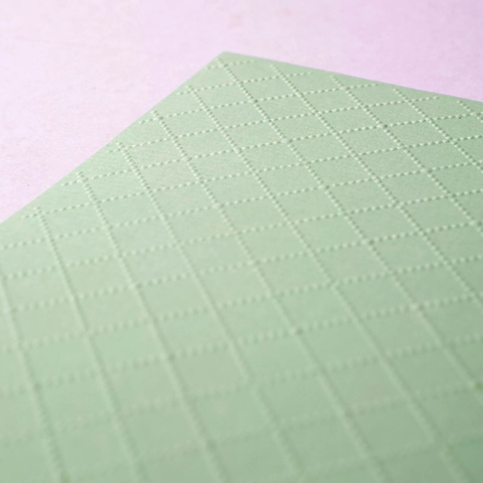 100605-033 Vaessen Creative • Embossing Folder 10,7x14,6cm- Wire Mesh Fencing